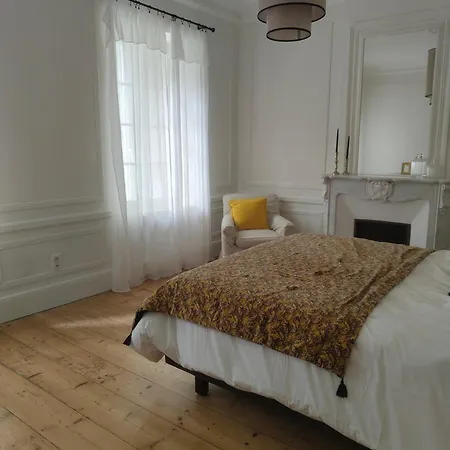 Grande Maison 14 Personnes Au Calme Entre Bordeaux Et Blaye Сasa de vacaciones *