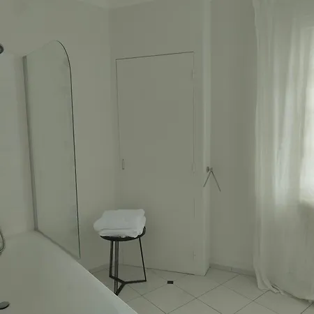 Grande Maison 14 Personnes Au Calme Entre Bordeaux Et Blaye Casa de Férias *