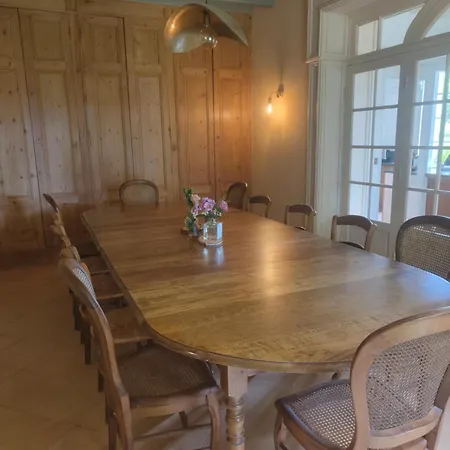 Grande Maison 14 Personnes Au Calme Entre Bordeaux Et Blaye Gauriac