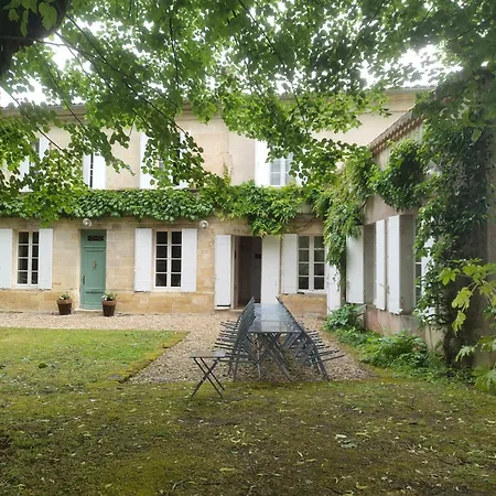 Grande Maison 14 Personnes Au Calme Entre Bordeaux Et Blaye Casa de Férias